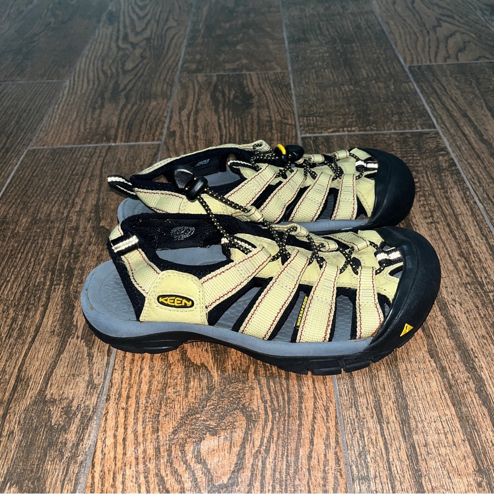 Womens Keen Newport H2 Yellow Waterproof Hiking Sandals Shoes Sz. 7.5